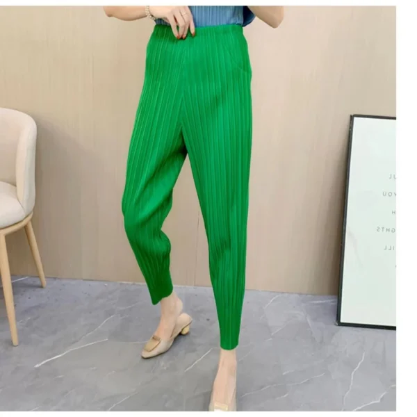 cn-11134207-820l4-mlnaqp96680598.webp Pleated High Waist Carrot Pants Free Size 40kg-60kg