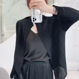 cn-11134207-820l4-msmek1bot7nu61.webp Miyake Pleated Long Sleeve Cardigan Free Size 40kg-65kg
