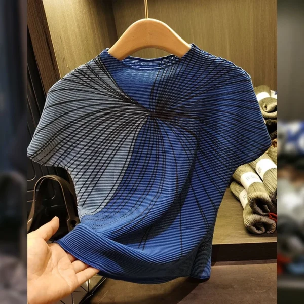 sg-11134201-7qvfd-lh4ukpt9o5t05f.webp Printed Pleated Short Sleeve Top Free Size 40kg-65kg