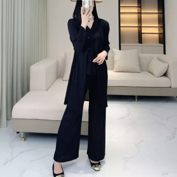 sg-11134201-82597-mra315g2rzsy3e.webp Pleated Three Piece Suit Set Free Size Top 40kg-65kg Bottom 40kg-65kg
